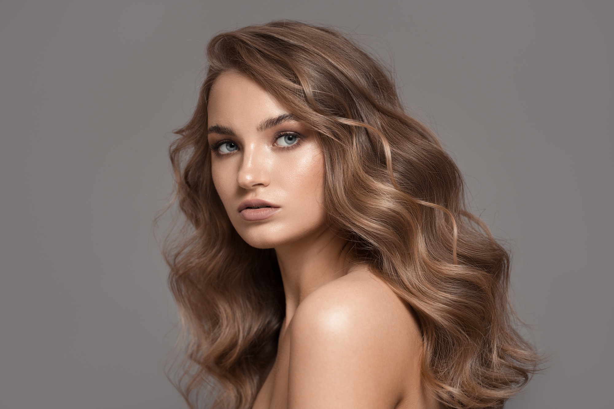 dar volumen al cabello sin usar calor con productos texturizantes